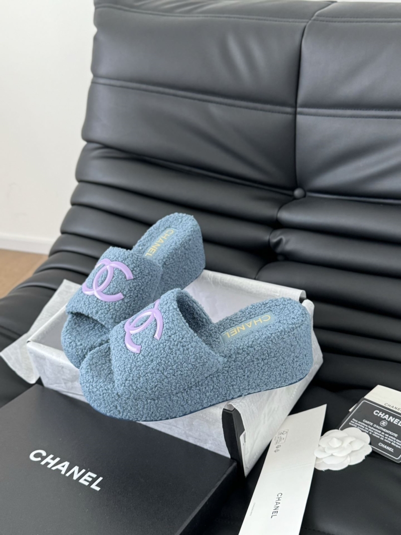 Ch**el slippers
